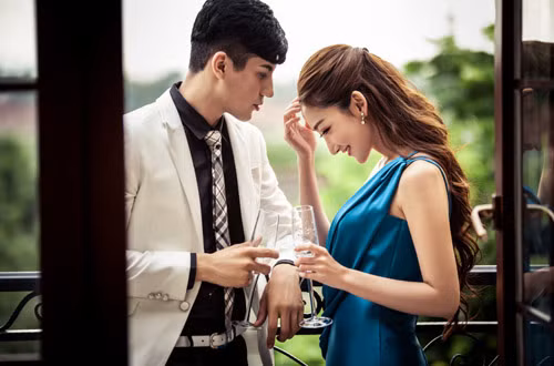 Anh nói muốn dành tất cả cho đêm tân hôn, nhưng em sợ quá em muốn thú nhật hết với anh về quá khứ của mình? (Ảnh minh họa).