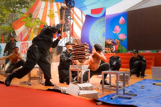 Thử sức chịu đựng của cánh tay!