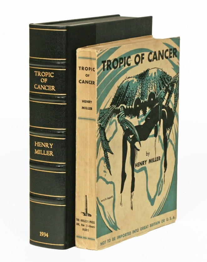 Tropic of Cancer (Henry Miller - 1934): Viết theo ngôi kể thứ nhất, Tropic of Cancer là cuộc hành trình của tác giả thời mới đến Pháp. Sách chứa nhiều câu chuyện về các mối tình Henry Miller trải qua, bị tòa Thượng thẩm Pennsylvania thu hồi, phán quyết “nó không phải là tiểu thuyết, tệ không khác gì rác rưởi - một tác phẩm đồi trụy đáng kinh tởm”. 10 cuốn sách từng bị cấm phát hành hay nhất mọi thời đại