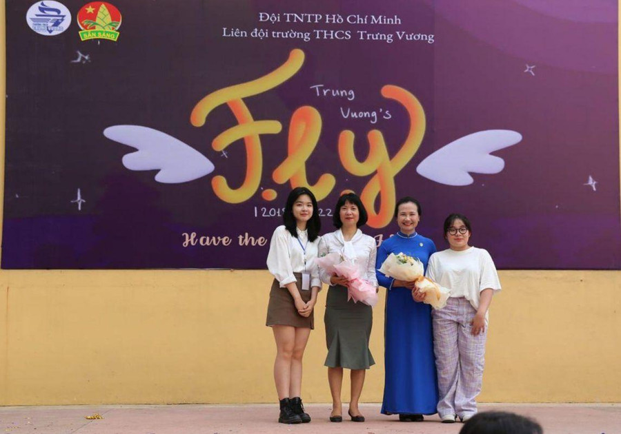 Học sinh Trường THCS Trưng Vương hạnh phúc trong trường học hạnh phúc. Học sinh Trường THCS Trưng Vương hạnh phúc trong trường học hạnh phúc.