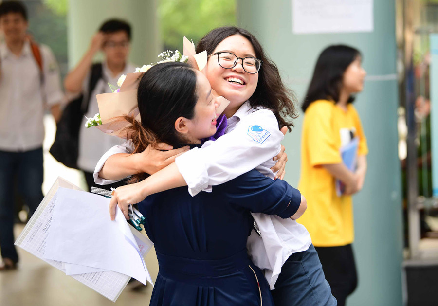 Thí sinh vui mừng khi kết thúc buổi thi. Ảnh minh họa Internet Thí sinh vui mừng khi kết thúc buổi thi. Ảnh minh họa Internet