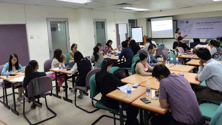 Cán bộ quản lý và giáo viên ở Đà Nẵng tham gia khóa đào tạo về Đổi mới sáng tạo và khởi nghiệp ở bậc phổ thông. Cán bộ quản lý và giáo viên ở Đà Nẵng tham gia khóa đào tạo về Đổi mới sáng tạo và khởi nghiệp ở bậc phổ thông.