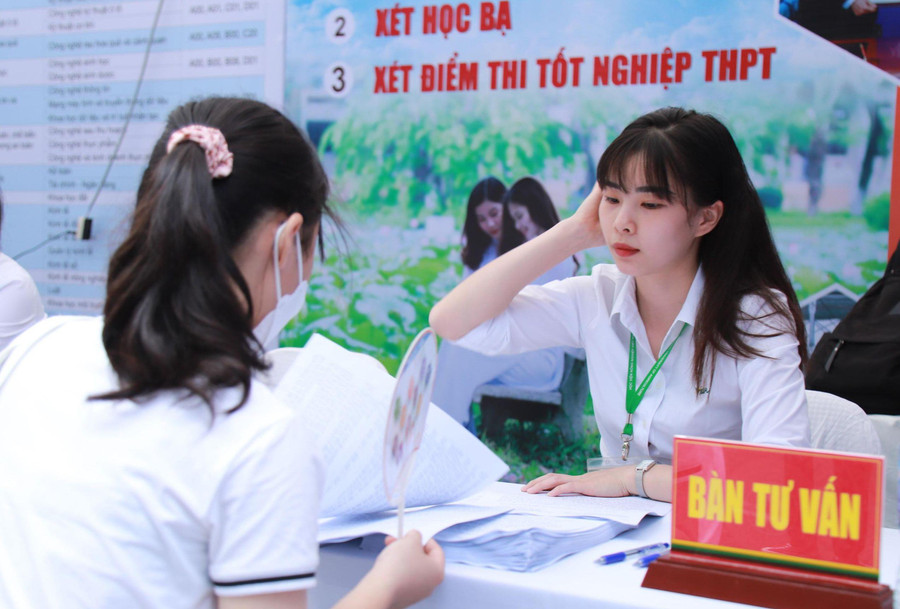 Thí sinh tham dự Ngày hội tư vấn tuyển sinh, hướng nghiệp năm 2022. Ảnh: TG Thí sinh tham dự Ngày hội tư vấn tuyển sinh, hướng nghiệp năm 2022. Ảnh: TG