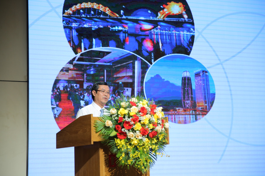 Thứ trưởng Bộ GD&ĐT Nguyễn Văn Phúc phát biểu tại phiên khai mạc Hội thảo Tiềm năng cho hợp tác nghiên cứu giữa các trường ĐH của Đức và Việt Nam (Ảnh: Trung tâm truyền thông Trường ĐH Duy Tân). Thứ trưởng Bộ GD&ĐT Nguyễn Văn Phúc phát biểu tại phiên khai mạc Hội thảo Tiềm năng cho hợp tác nghiên cứu giữa các trường ĐH của Đức và Việt Nam (Ảnh: Trung tâm truyền thông Trường ĐH Duy Tân).