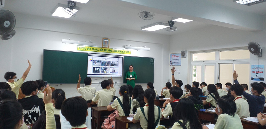 Ban giám hiệu Trường THCS Trưng Vương quán triệt đến từng giáo viên chủ nhiệm, trong công tác tư vấn tuyển sinh lớp 10, tuyệt đối không được làm thay, quyết định thay phụ huynh, học sinh, chỉ dừng lại ở việc tư vấn. Ban giám hiệu Trường THCS Trưng Vương quán triệt đến từng giáo viên chủ nhiệm, trong công tác tư vấn tuyển sinh lớp 10, tuyệt đối không được làm thay, quyết định thay phụ huynh, học sinh, chỉ dừng lại ở việc tư vấn.