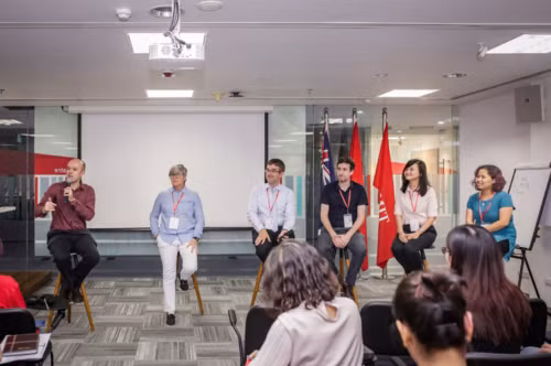 Các giảng viên RMIT và diễn giả khách mời trong Teacher Talks tại Hà Nội