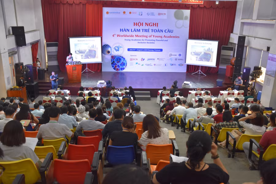 Hội nghị thu hút sự tham gia của 60 đại biểu đại diện cho 34 Viện Hàn lâm trẻ trên toàn thế giới.