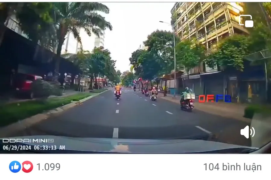 Clip 90 giây ghi lại hình ảnh 2 chiến sĩ CSGT mở đường cho xe ô tô chở sản phụ vỡ ối đi đẻ nhận được nhiều lượt bình luận khen ngợi.