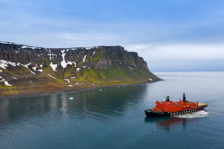 Chuyến tàu đưa học sinh Nga tới tham quan Bắc Cực. Chuyến tàu đưa học sinh Nga tới tham quan Bắc Cực.