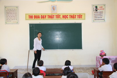 Khẩu hiệu trường học không sử dụng từ địa phương