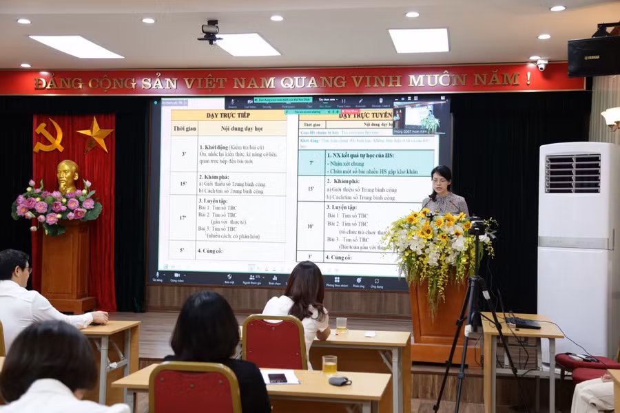 Cô Đinh Hải Yến, giáo viên Trường Tiểu học Trưng Vương chia sẻ tại hội thảo.