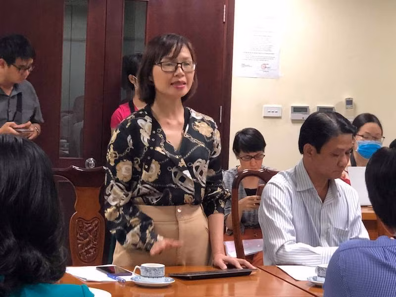 BS Lê Hồng Nga trao đổi thông tin tại buổi họp trực tuyến