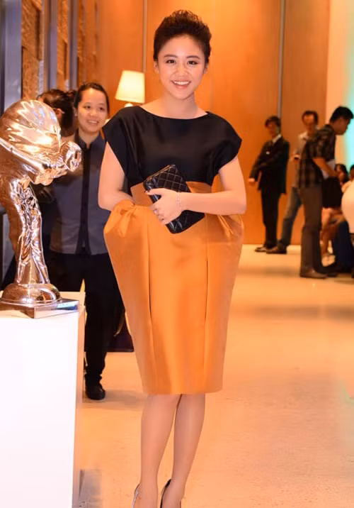 Hình ảnh: Hai mỹ nhân 9X chuyên trị style ‘già chát’ số 3