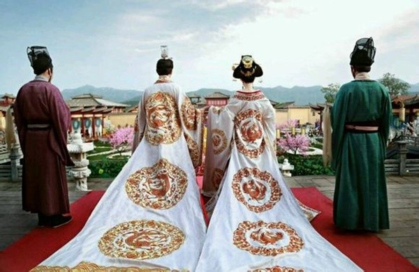 Cảnh hầu triều trong Võ Mị Nương Truyền Kì 