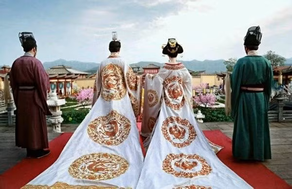 Cảnh hầu triều trong Võ Mị Nương Truyền Kì 