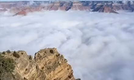 Hiện tượng mây đảo ngược hiếm ở Mỹ