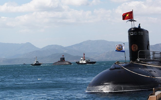 Cận cảnh tàu ngầm lớp Kilo thứ 3 cập Quân Cảng Cam Ranh