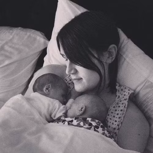 Kỳ lạ mẹ không có tử cung vẫn sinh đôi - 2