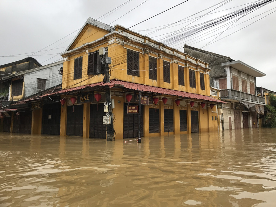 Ngã tư đường Nguyễn Thái Học – Lê Lợi.