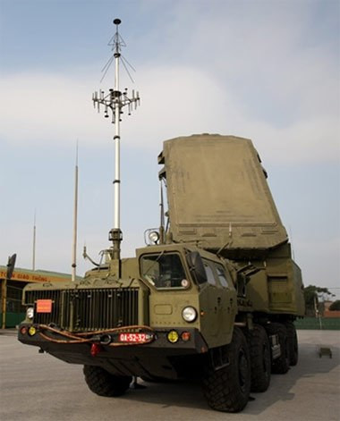 Xe đài điều khiển bắn và chỉ thị mục tiêu đa kênh 30N6EV ở chế độ sẵn sàng chiến đấu. Ảnh: QĐND. Ảnh: QĐND.