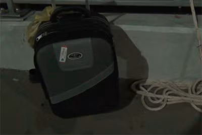 Cứu nam thanh niên nhảy cầu Sài Gòn trong đêm ảnh 1