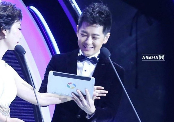 Xuất hiện quá gợi cảm, Phạm Văn Phương bị nghi tu sửa vòng 1 6 Xuất hiện quá gợi cảm, Phạm Văn Phương bị nghi tu sửa vòng 1 6