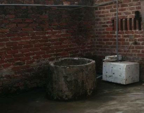 Nghi án cụ bà 76 tuổi bị sát hại dưới giếng nước nhà hàng xóm - Ảnh 1 Nghi an cu ba 76 tuoi bi sat hai duoi gieng nuoc nha hang xom - Anh 1