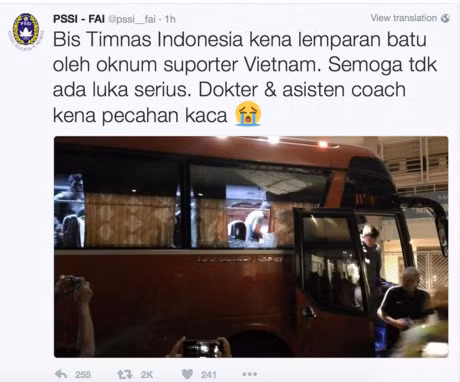 Cong an dieu tra vu xe cho tuyen Indonesia bi nem da - Anh 1