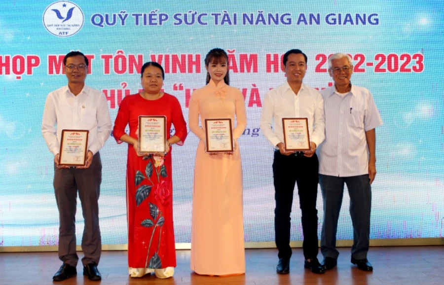 Sau hơn 12 năm hoạt động, Quỹ Tiếp sức Tài năng An Giang đã hỗ trợ, khen thưởng cho hơn 1.500 học sinh, sinh viên, cá nhân tiêu biểu.