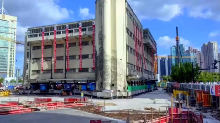 Chân Robot giúp tòa nhà 7.600 tấn “đi bộ” đến vị trí mới ảnh 3