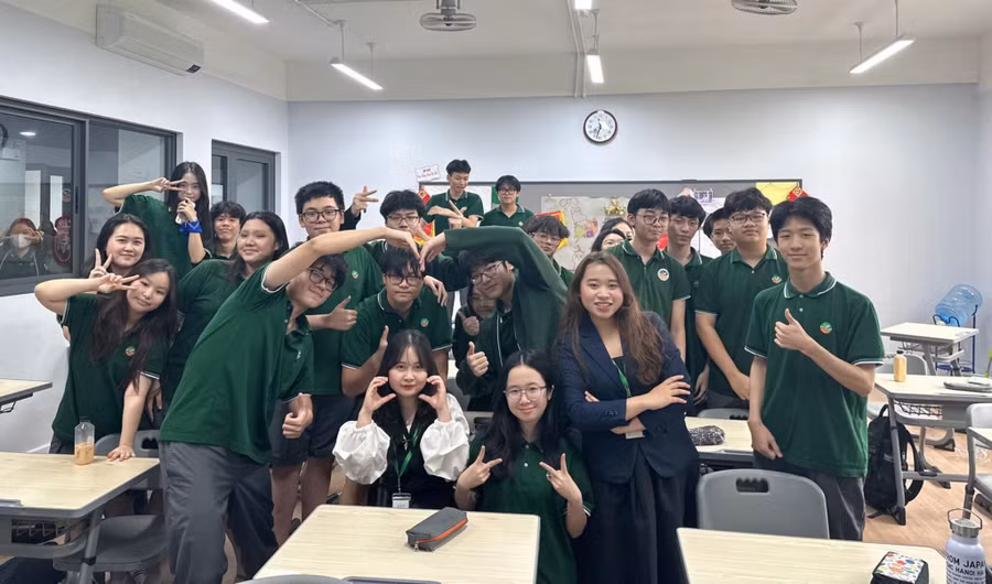 Nguyễn Thị Thư giảng dạy tại Trường TH - THCS - THPT Ngôi Sao Hà Nội. Ảnh: NVCC