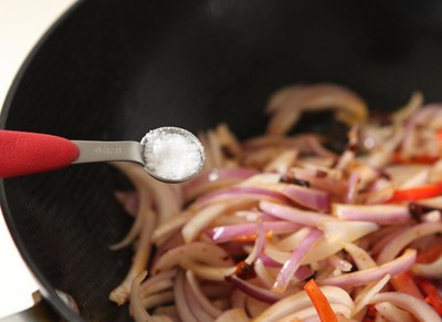 Nêm ít nước tương, đường. Nêm ít nước tương, đường.