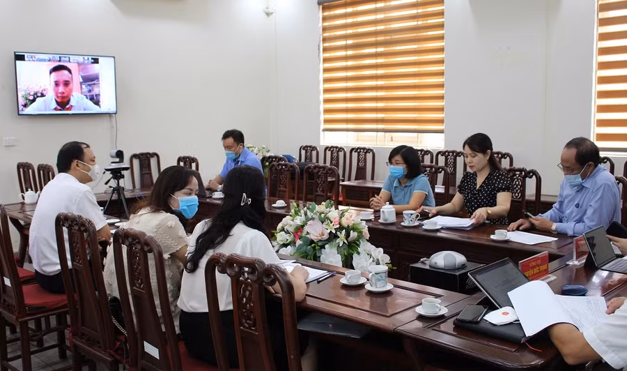 Các đại biểu tham dự hội nghị tại điểm cầu Sở GD&amp;ĐT Thái Nguyên