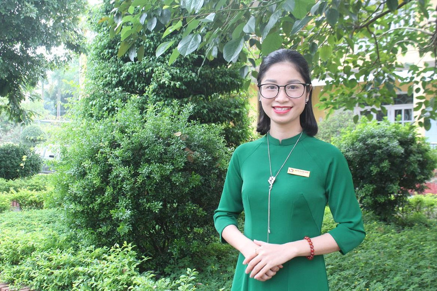 Cô giáo Nguyễn Thị Xuân Thương là một đoàn viên công đoàn tiêu biểu của trường THPT Chu Văn An, TP Thái Nguyên.