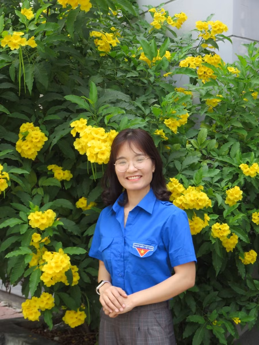 Theo cô giáo Võ Thị Kiều, giáo viên cần mở rộng kiến thức gắn liền với thực tế cuộc sống, mới có thể giúp học sinh yêu thích môn học hơn.