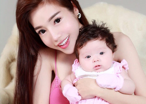 Nhan sắc Elly Trần, Thủy Tiên thời da chưa trắng, cằm chưa nhọn ảnh 4 Nhan sắc Elly Trần, Thủy Top thời chưa nổi tiếng - 4