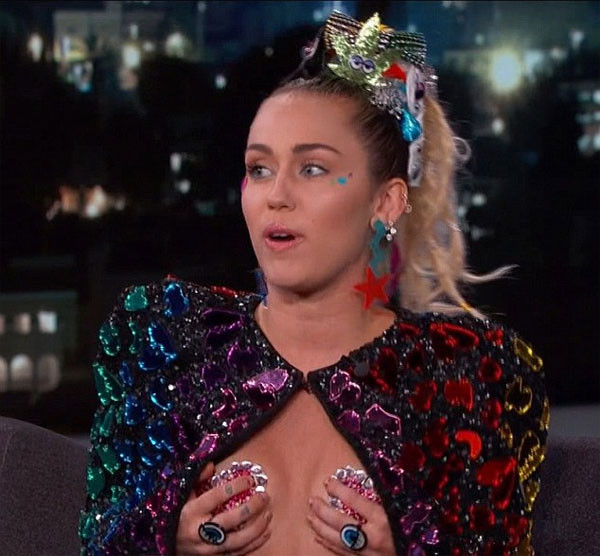 Miley chia sẻ đang rất háo hức với vai trò người dẫn chương trình tại buổi lễ trao giải của kênh MTV Video Music Awards diễn ra tại nhà hát Microsoft , Los Angeles cuối tuần này. Anh3-3937-1440666207.jpg