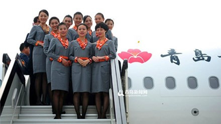 Nữ tiếp viên hàng không bị cấm bay vì... quá béo ảnh 1 Nữ tiếp viên hàng không của Qingdao Airlines