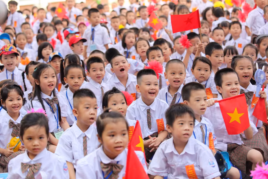 Bố mẹ cần kiên trì, không được nôn nóng trong việc chuẩn bị cho con vào lớp 1. Ảnh minh họa.