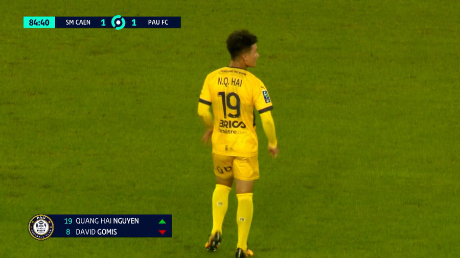 Quang Hải được tung vào sân ở phút 85, trận Pau FC hòa 1-1 trước Caen ở vòng 6 Ligue 2.