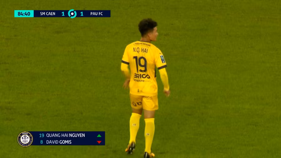 Quang Hải được tung vào sân ở phút 85, trận Pau FC hòa 1-1 trước Caen ở vòng 6 Ligue 2.