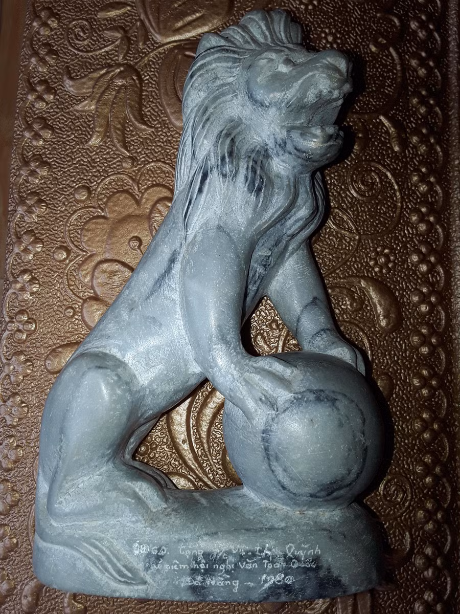 Quà tặng ý nghĩa của Bộ Giáo dục cho các thao giảng viên.