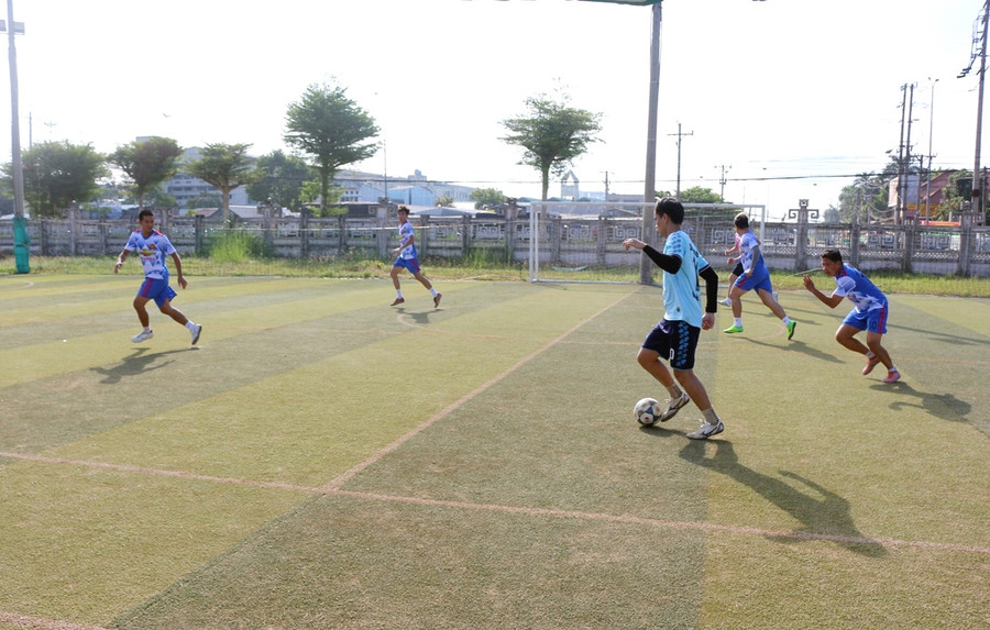 Các đội tham gia thi đấu môn bóng đá nam.