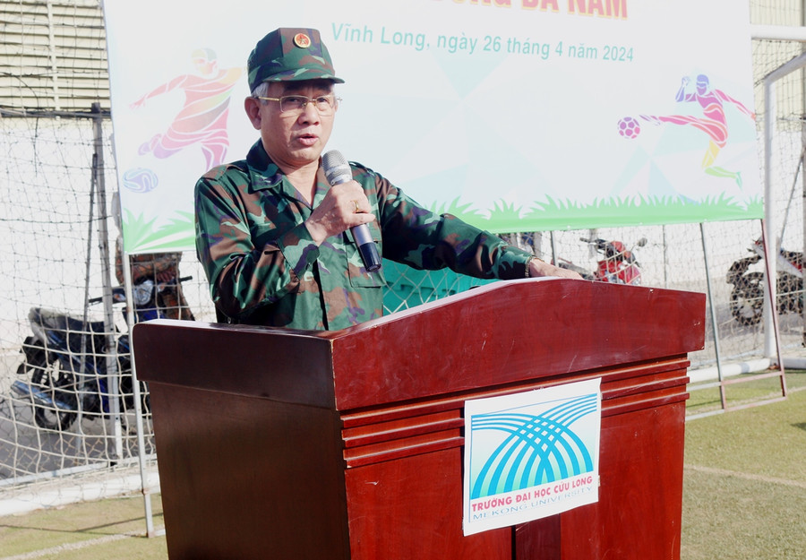 PGS.TS Lương Minh Cừ - Bí thư Đảng ủy, Hiệu trưởng Trường ĐH Cửu Long phát biểu khai mạc Hội thao.