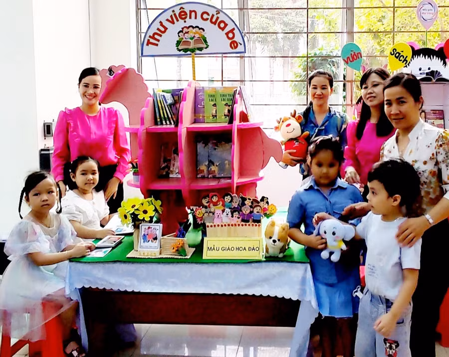 Góc đọc sách của bé - Sản phẩm của cô trò Trường Mẫu giáo Hoa Đào (TP Long Xuyên - An Giang).