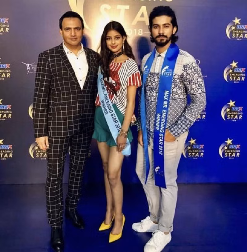 Harnaaz Sandhu bắt đầu chinh phục các cuộc thi nhan sắc từ rất sớm. Ảnh: WƯơmanser.