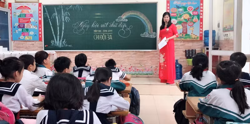 “Nét chữ, nết người” luôn được các trường học rèn cho học sinh. Ảnh: Công Tiến