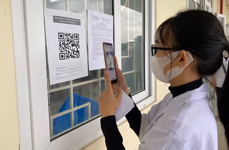 Trở lại trường học trực tiếp, sinh viên tuân thủ phòng dịch nghiêm ngặt. Ảnh: Quốc Ngữ