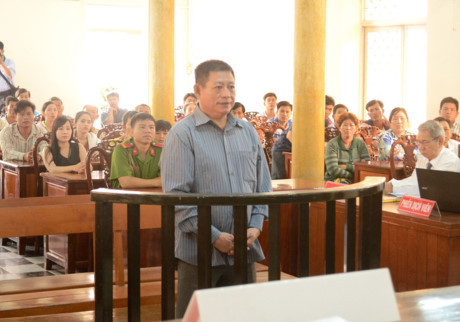 Xét xử nguyên Trung tá Công an Campuchia dùng súng bắn chết người - Ảnh 1 Xet xu nguyen Trung ta Cong an Campuchia dung sung ban chet nguoi - Anh 1