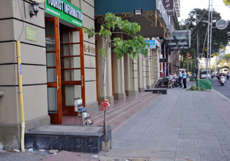 Vỉa hè quận 1 trước và sau khi ông Đoàn Ngọc Hải Via he quan 1 truoc va sau khi ong Doan Ngoc Hai